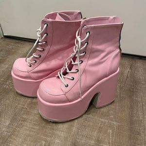 Demonia platform boots